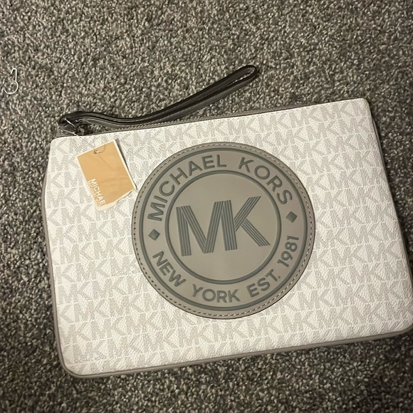 NWT michael kors wristlet - Picture 1 of 3